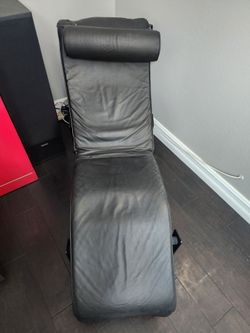 Gravity lounge chair