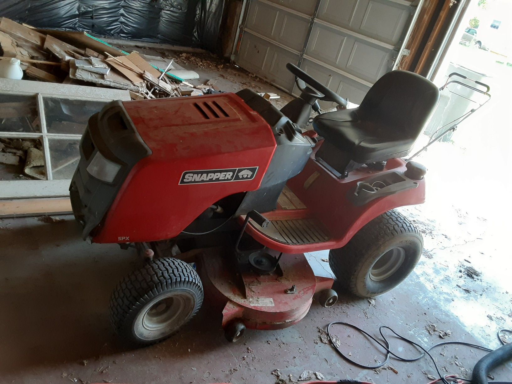 Snapper rider 42" cut 23 hp engine runs great blades need sharpen