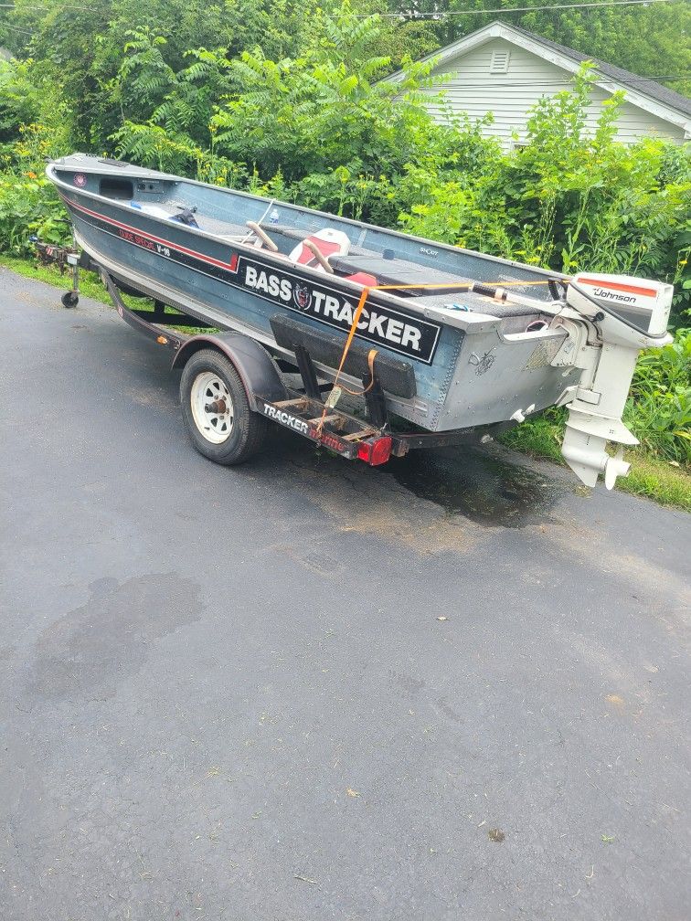 16 Ft Bass tracker.