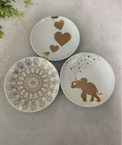 3 Small Serving Plates 