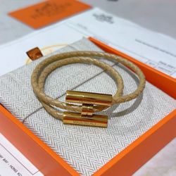 Braided bracelet, gold IH buckle design