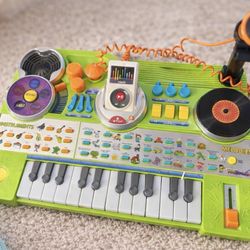 Kids VTech DJ Music Keyboard with Microphone – Works Great