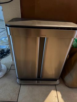 Kitchen trash can like new
