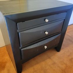 Black end table 