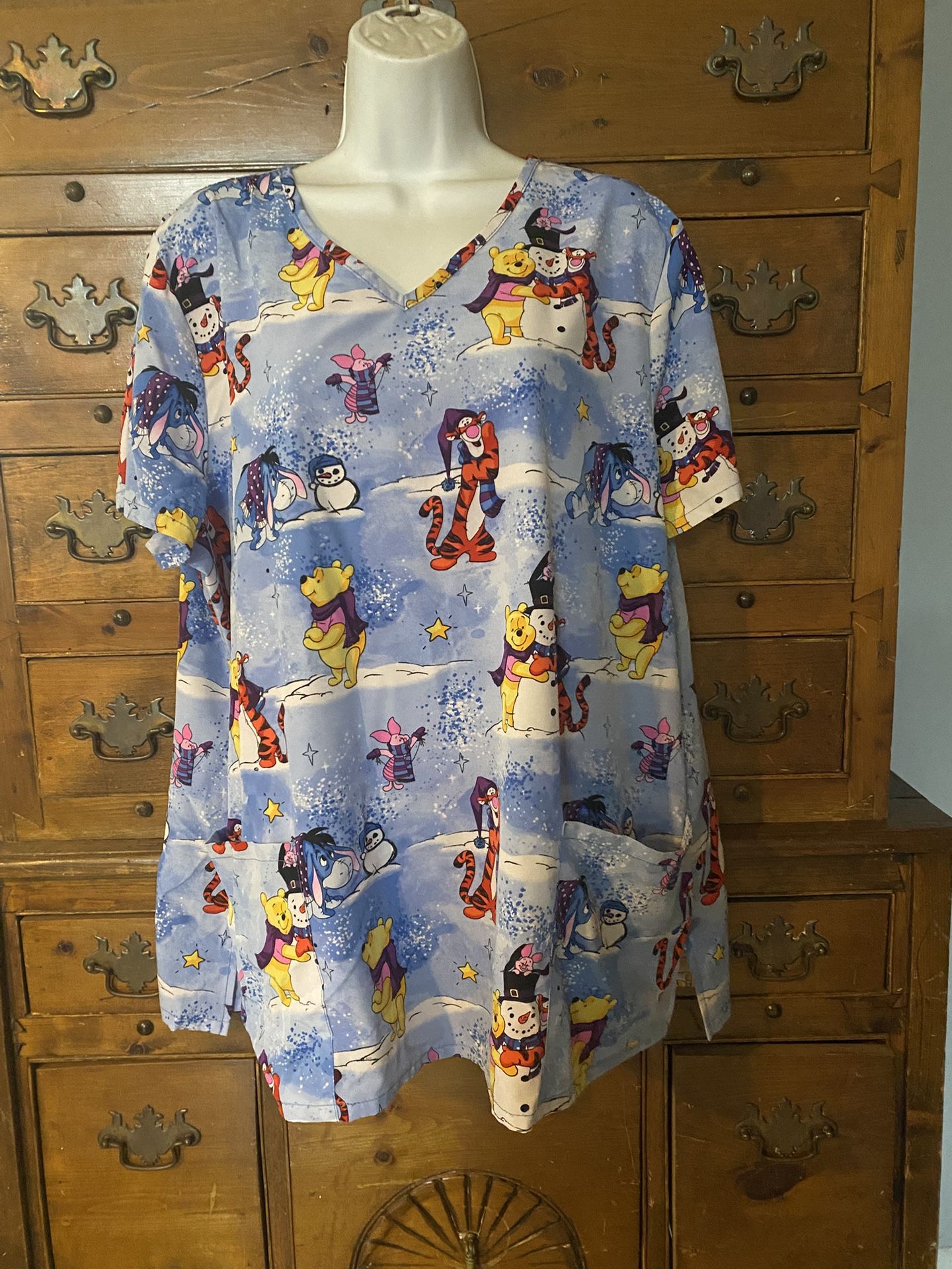 Woman’s Scrubs Top Size XL Disney Pooh & Friends