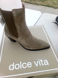 BEAUTIFUL DOLCE VITA SIZE. 7 Taupe Suede Ankle Boots // Block Heel // Like New