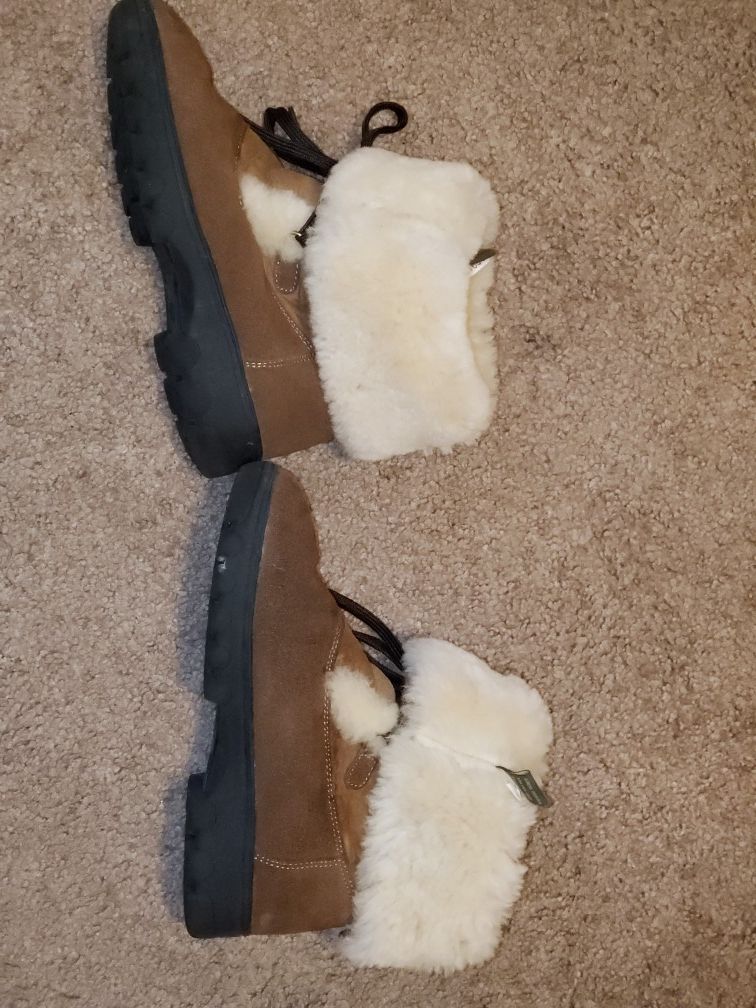 CLOUDNINE sheepskin size 8 boots