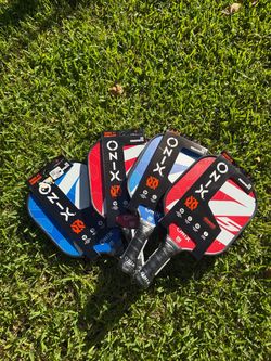 Onix pickleball paddles (4 in hand )