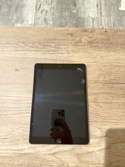 Apple iPad 7th Gen 32GB Wi-Fi – Good Condition