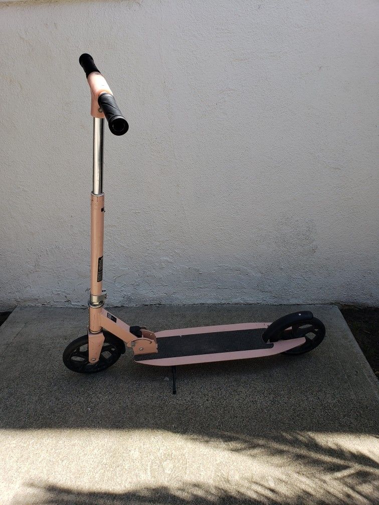 USED PINK KID'S SCOOTER