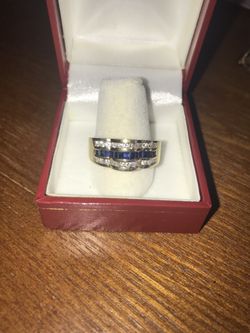 Beautiful lady’s ring sapphire and diamonds14k