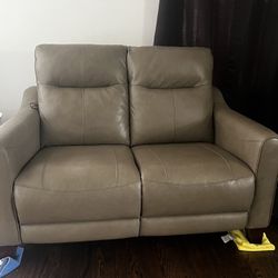 Power Reclining Love Seat 