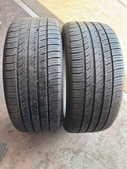 Set of 2 nice KHUMO 215/40/18 ( We install & balance)