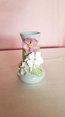 Ceramic flower decorated vase