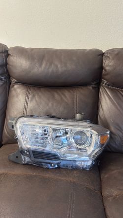 2016-2019 Toyota Tacoma Driver Side Headlight OEM