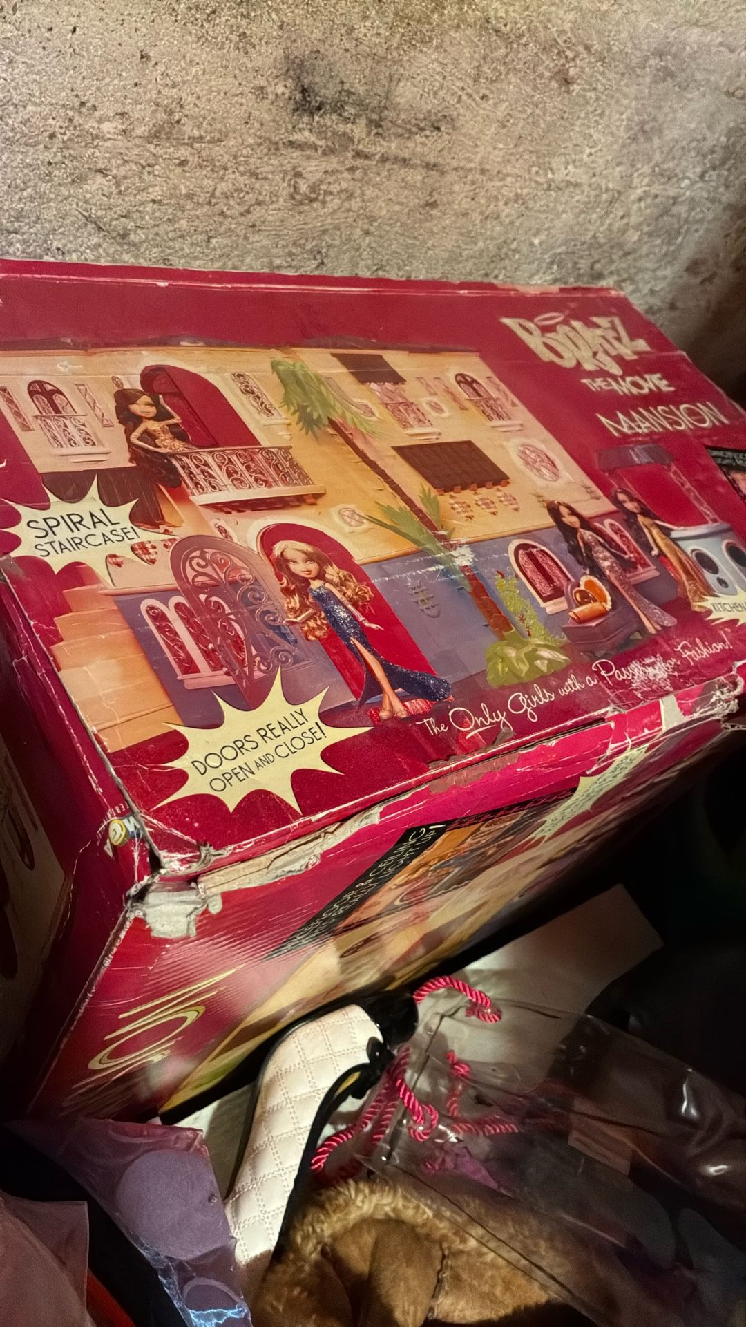 Rare NIB BRATZ mansion doll house