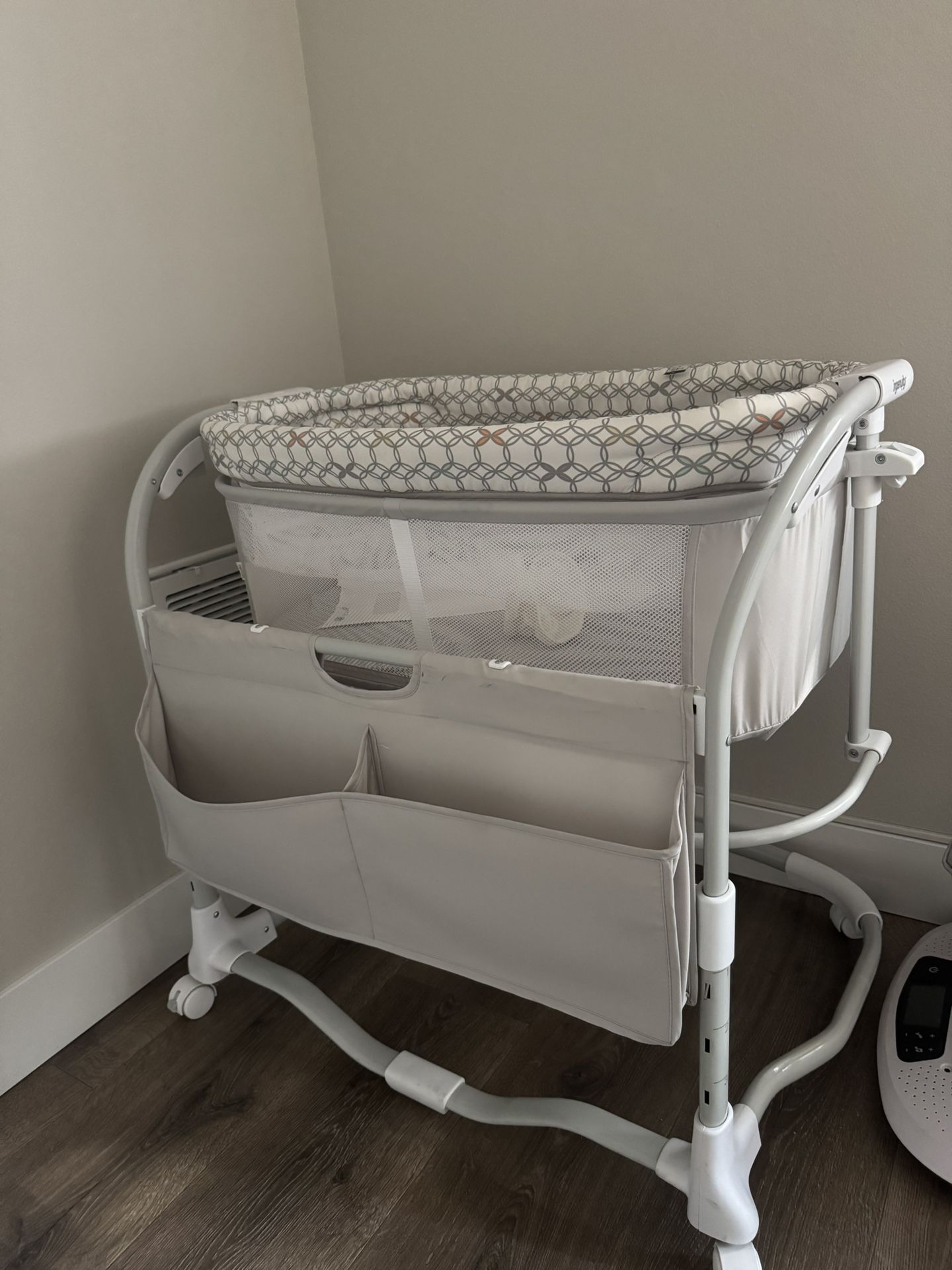 Baby Crib. Cuna De Bebè