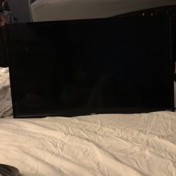 32 Inch Roku TV With Wall Mount 