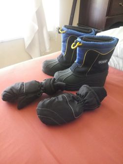 Botas y guantes para la nieve, size 11 niñ@s, usados solo una vez for Sale in Laguna Niguel, CA - OfferUp
