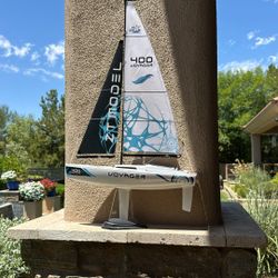 PLAYSTEM VOYAGER 400 SAILBOAT W/2.4GHZ TRANSMITTER (BLUE) PYSXB03402B