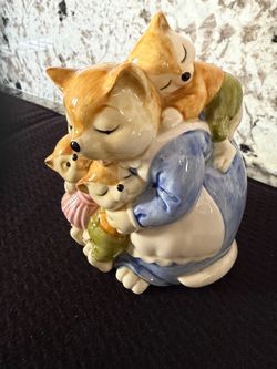 Adorable 1982 Once Upon A Time The Three Little Kittens Coin Bank Figurine