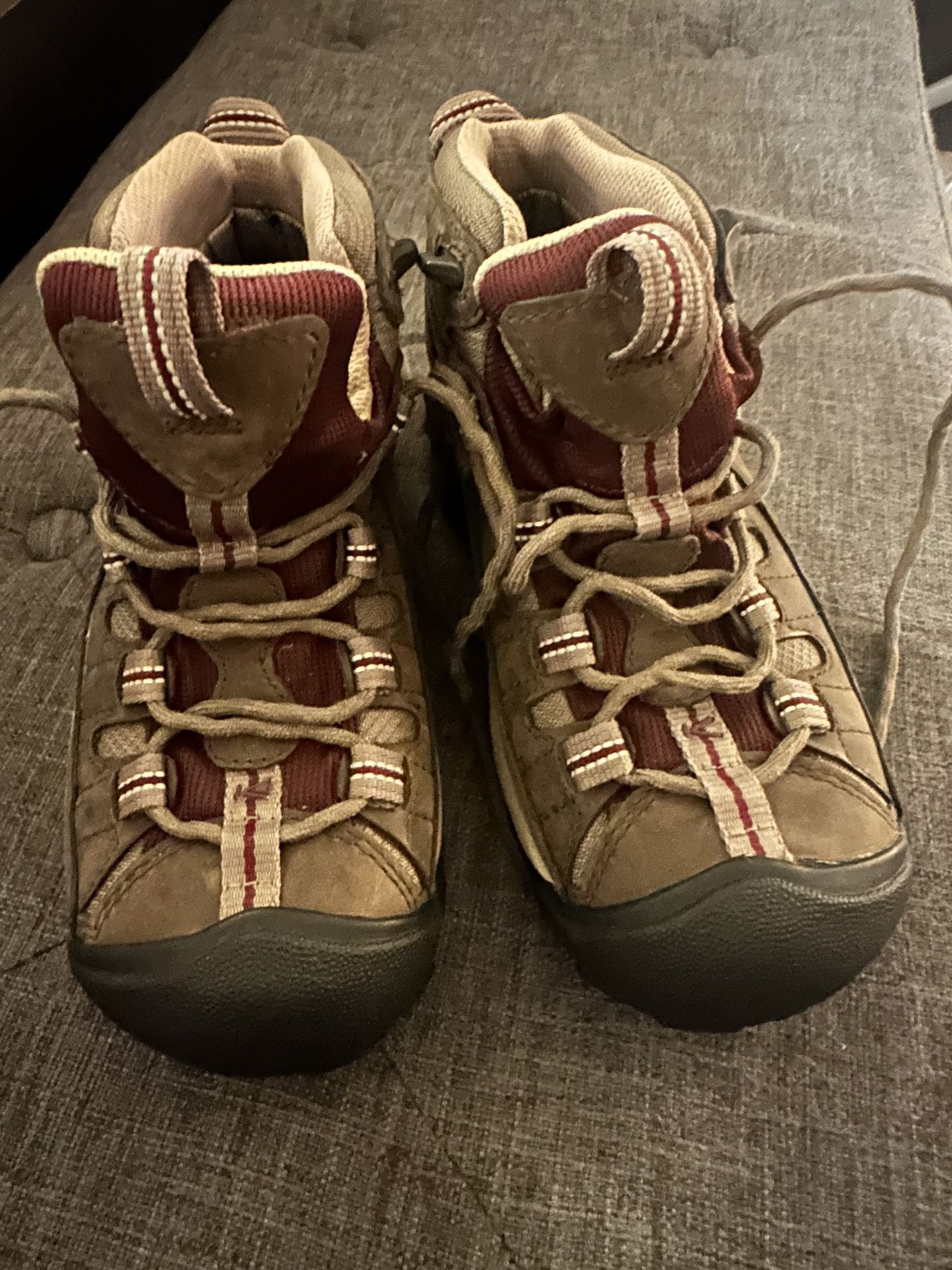 Women’s Hiking Boots Keen, Size 5