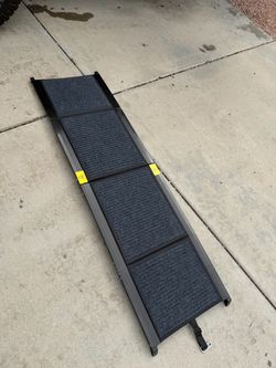 Folding Dog Ramp. NEW