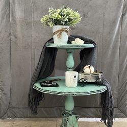 BEAUTIFUL VINTAGE TIER TABLE!!