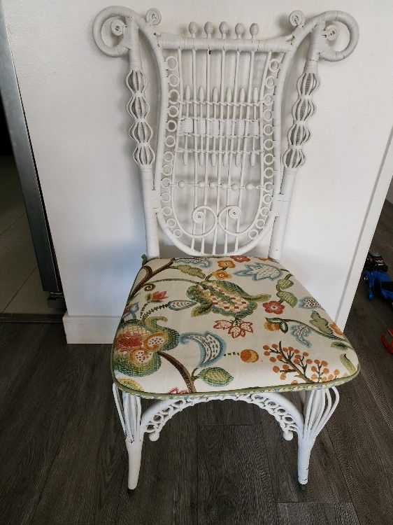 Gorgeous Rattan Chair With Embroidered Cushion