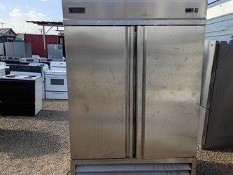 Commercial refrigerator