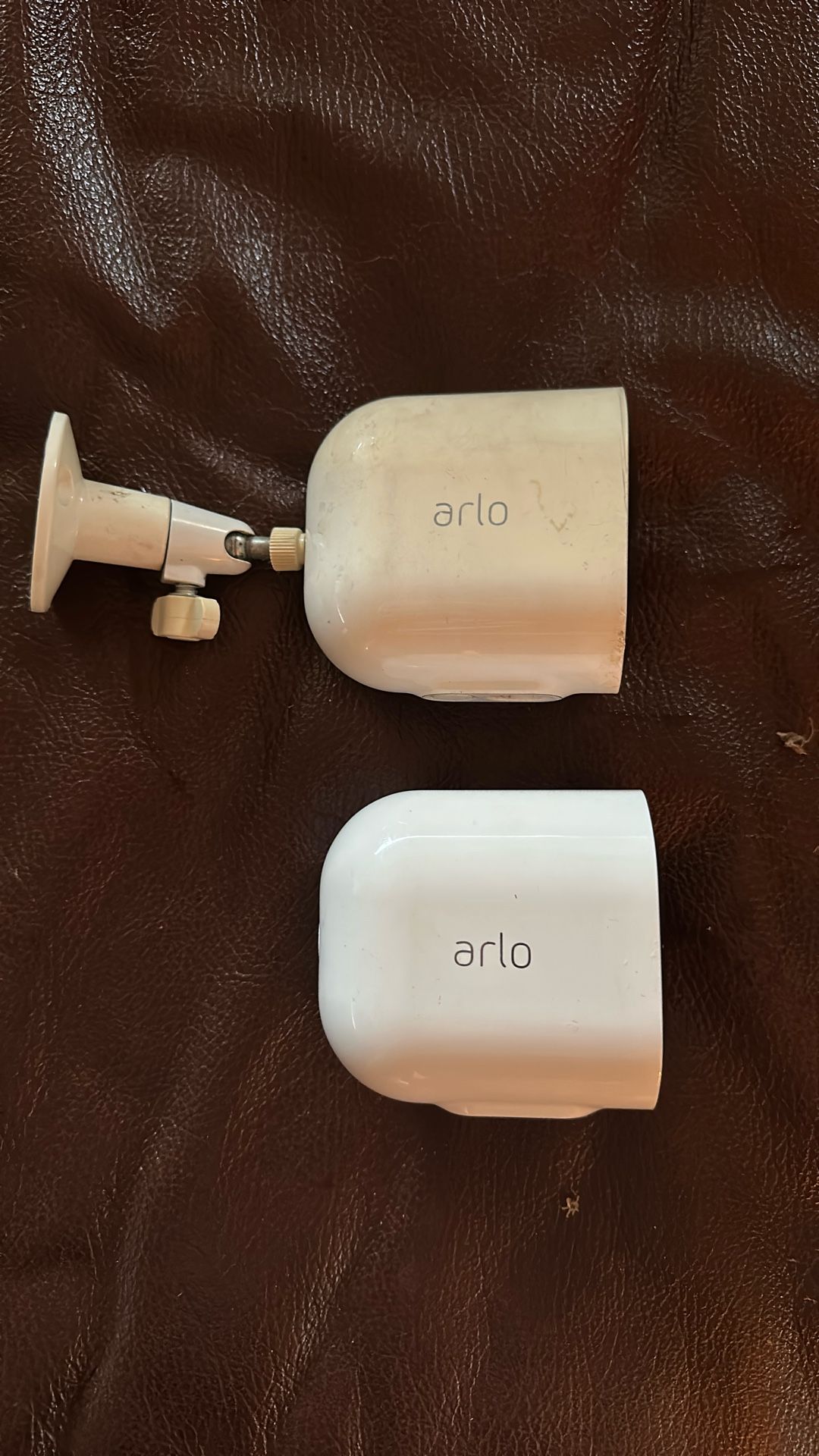 2 Arlo Pro 3 Cameras