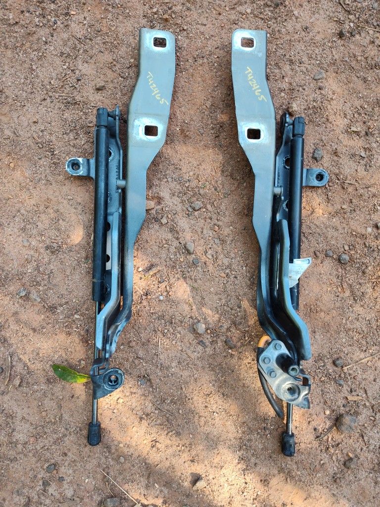 Left And Right Side Hood Hinges And Hood Shocks For 2020 Ford Super Duty