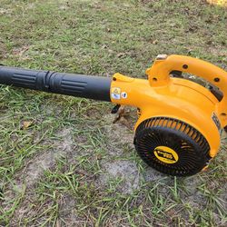 Poulan Pro gas leaf blower