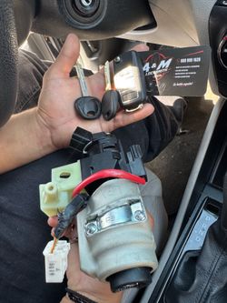 Car Keys N Remotes/ Llaves Con Control