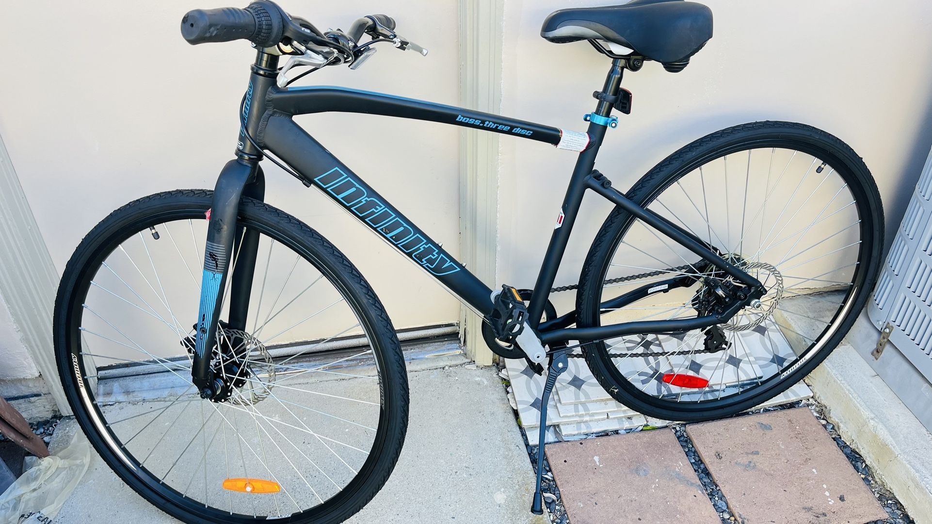 Infinity Boss 3 Disc City Hybrid Unisex 7-speed Bike 17"