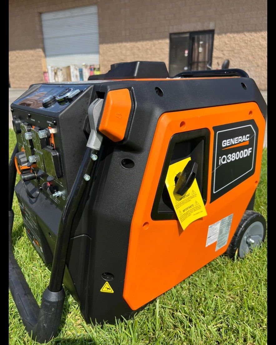 GENERAC IQ3800 3.800-WATT INVERTER SUPER QUIET GENERATOR NEW
