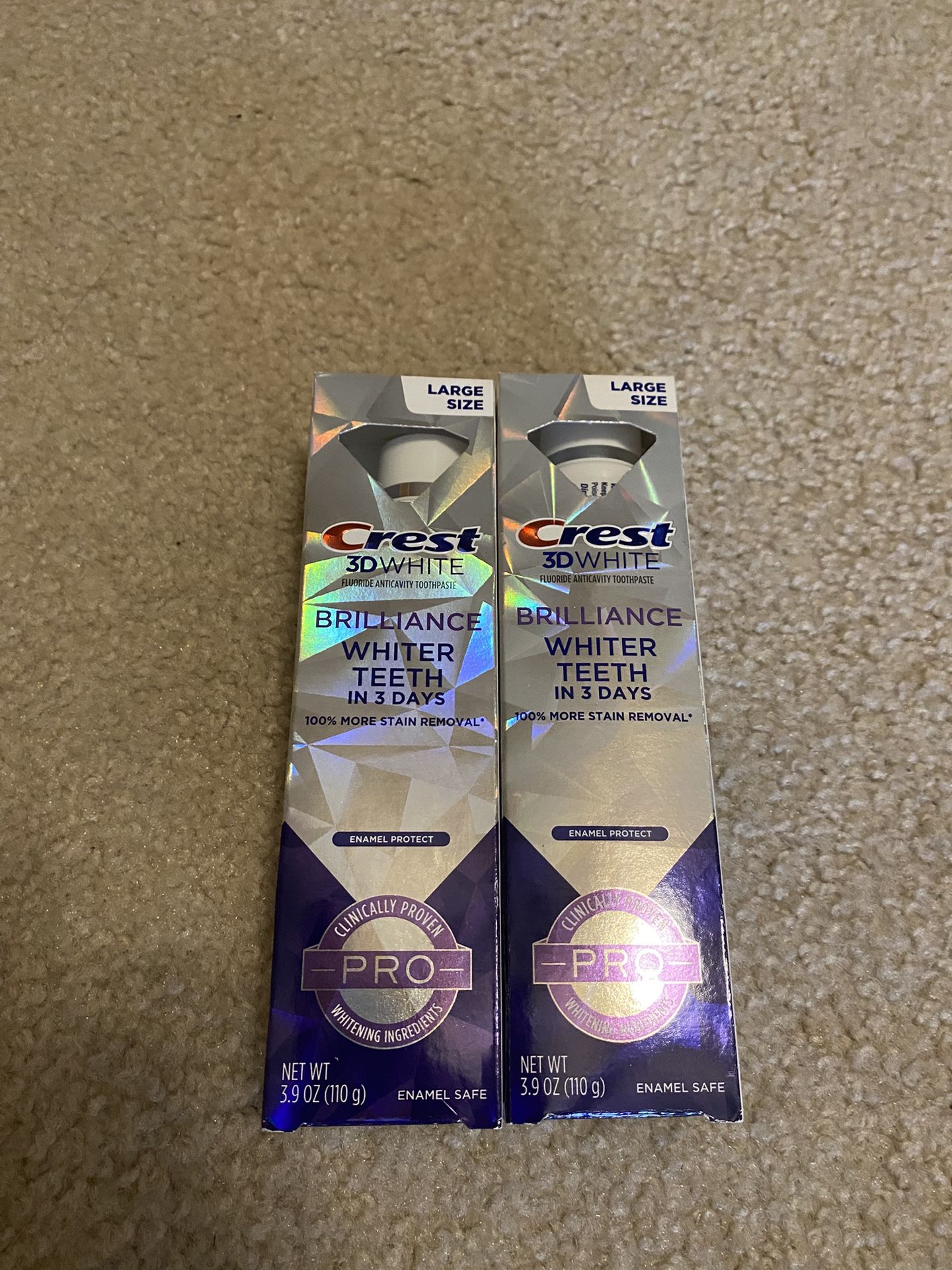 2 Crest 3D White Toothpastes