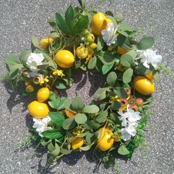 Lemon  20" wreath  (Artificial)
