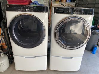 GE washer and dryer set with pedestal drawers