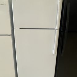 GE TOP BOTTOM FRIDGE WHITE