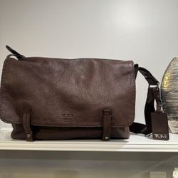 Authentic TUMI Leather Messenger Bag – Alpha/Beacon Hill Collection 2004.