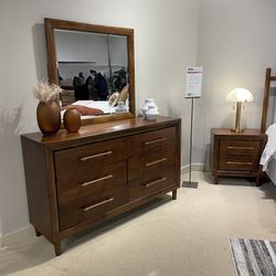 Queen Uph. Panel Bed, Dresser and Nightstand Bedroom Set 3-piece /  Solid Wood Frame