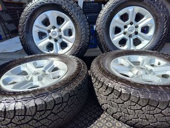 17" TOYOTA 4RUNNER TACOMA SEQUOIA FJ CRUISER TUNDRA T100 SEQUOIA WHEELS SEMI NEW TIRES