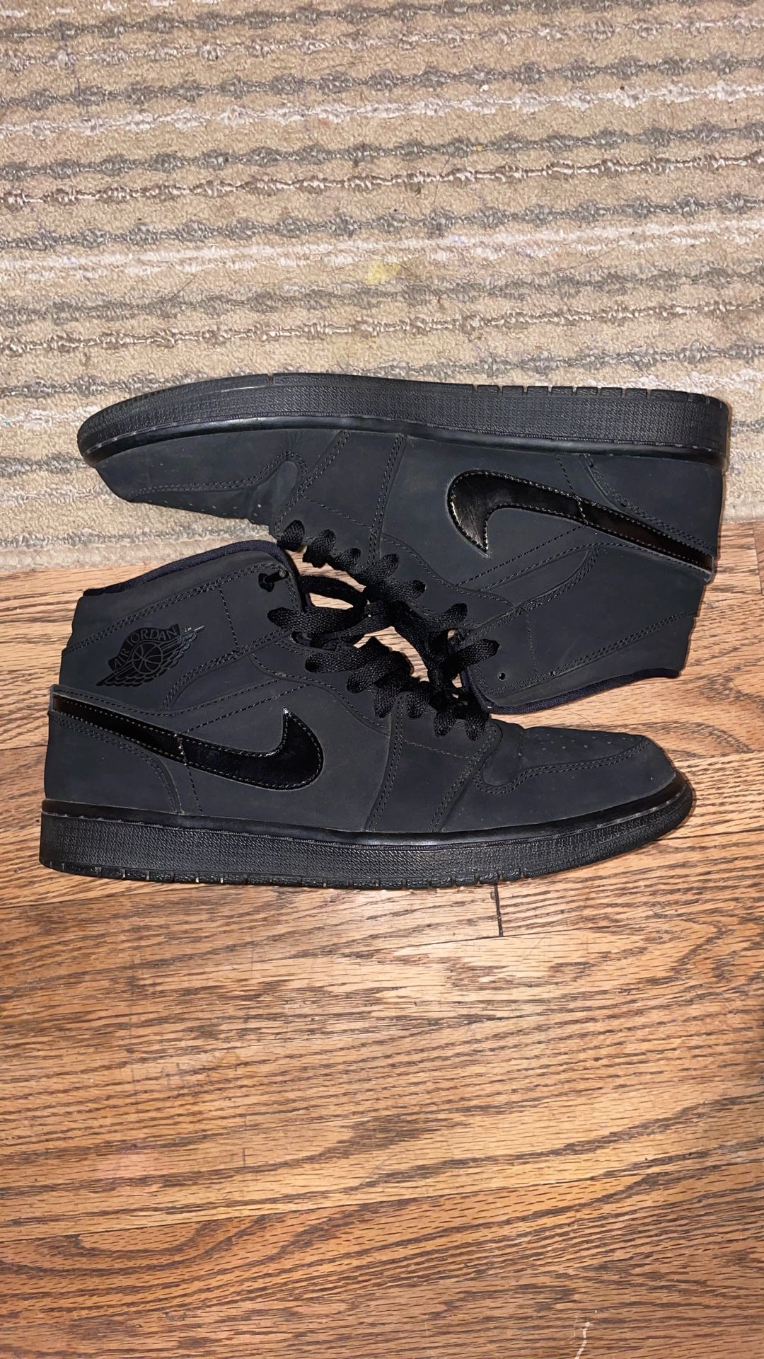 Black Air Jordan 1 Mids