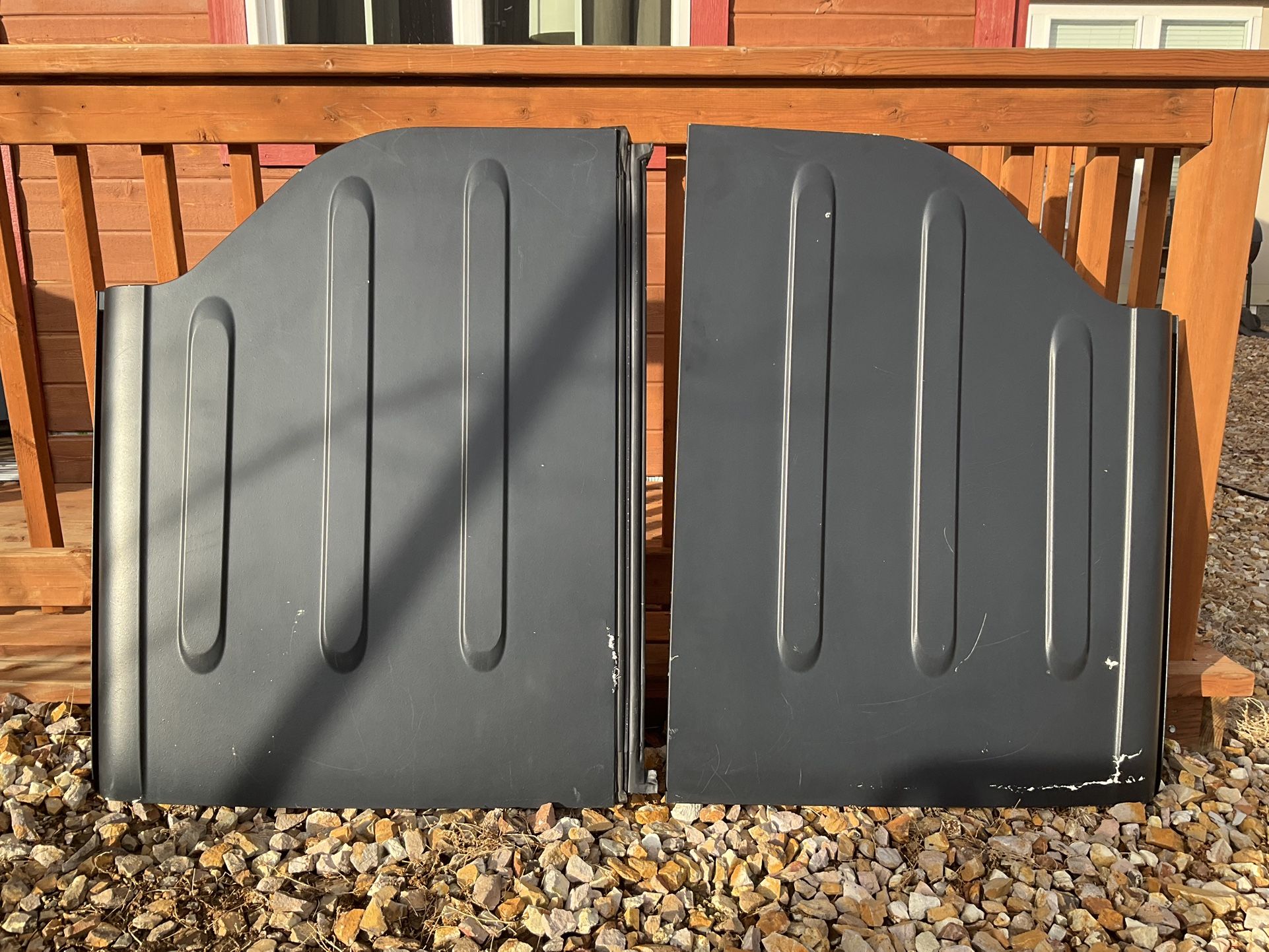 Pair Of Jeep Wrangler Freedom Panels Flawed (JK 07-18)