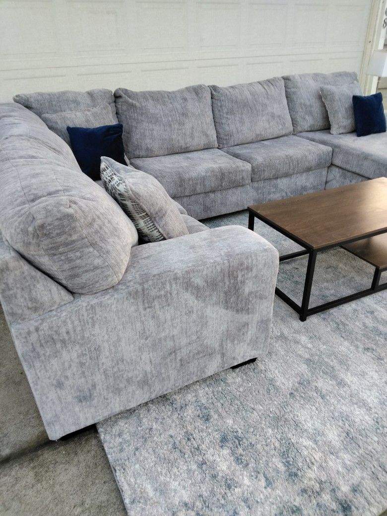 Light Gray Sectional Couch Retails Over 2k Free Delivery