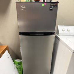 Approx 7.3 Cu Ft Refrigerator 