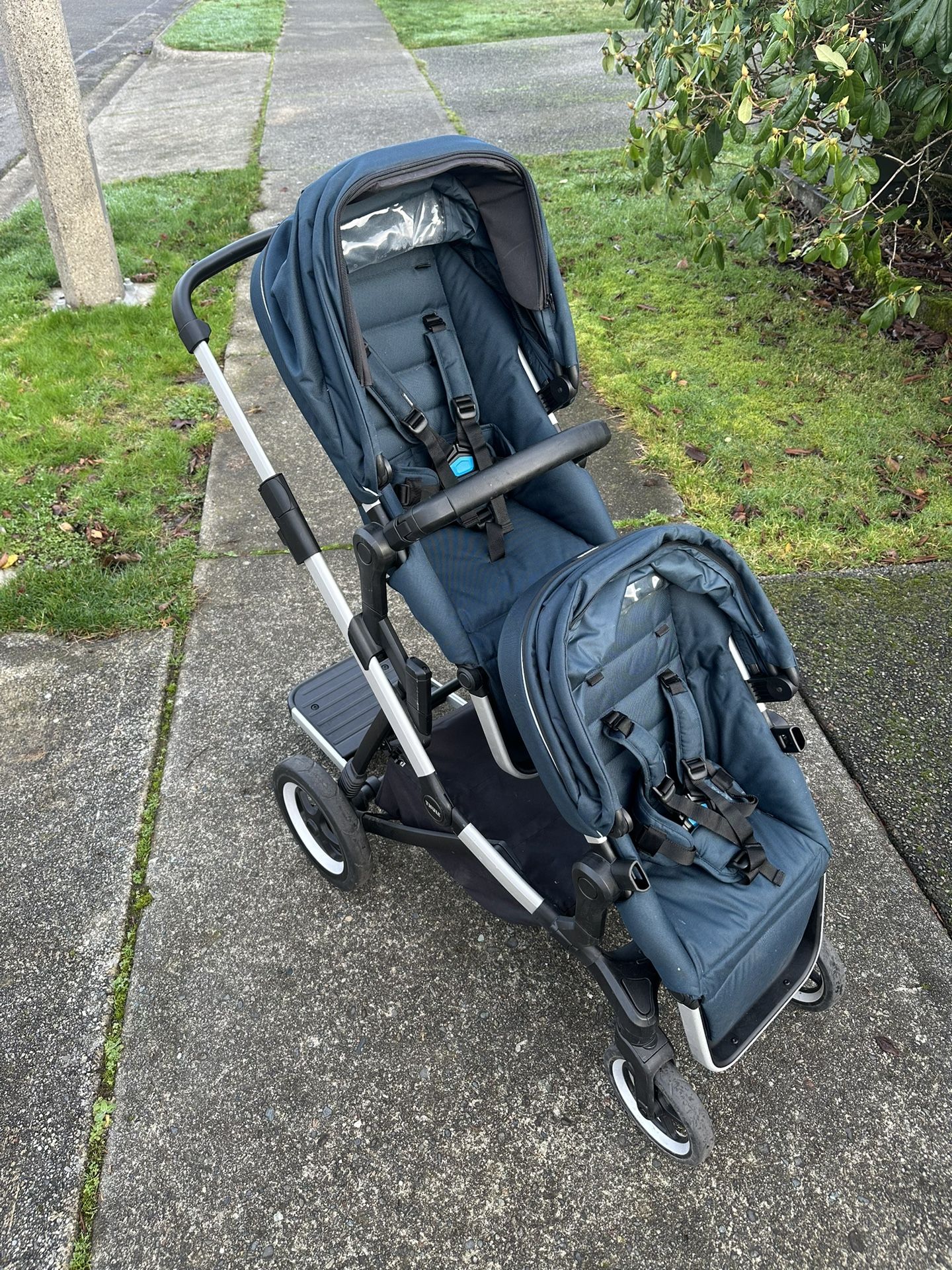Thule Sleek Double Stroller with Accessories