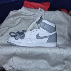 JORDAN 1 GREY AND WHITE SZ 13