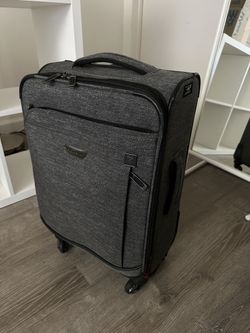 Ricardo Beverly Hills 20" Carry-On Spinner – Gray